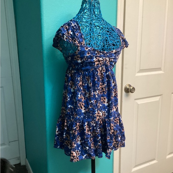 💥PRICE DROP💥 Blue Floral Pattern Play Dress - Picture 2 of 6